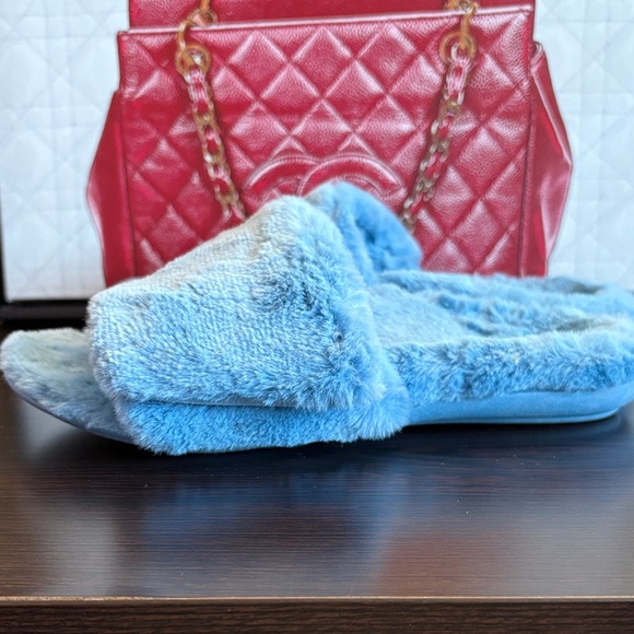 Vionic Women's Blue Fuzzy Slippers - Picture 9 of 9